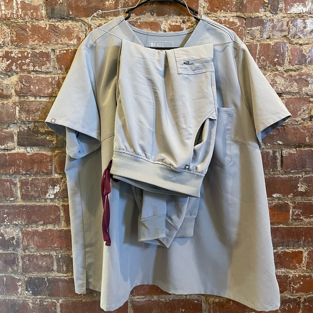 Figs Gray Women's Scrub Set